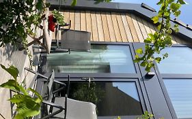 Lin Et L'Autre Appartement
